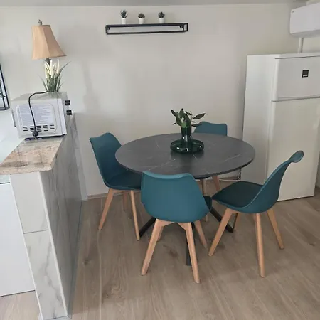 Serenity Sunset Sea View Apartment, 250 M From The